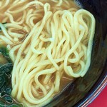 家系ラーメン 佐々喜家 - 酒井の麺は細め。