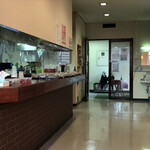 Chousha Shiyokudou Migiwa - 店内の奥から入り口をパシャ
                      平日の１１時１０分