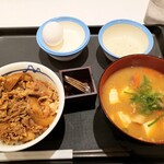松屋 - 得朝ミニ牛めし豚汁セット(小鉢とろろ)490円+生卵70円！