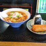 そば処 太陽 - ピリ辛肉そばとおにぎり、いなり