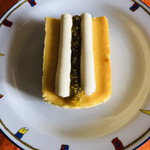 成城石井 - 流石に一本はカロリーオーバーなので、半分だけいただきます