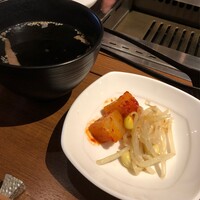 焼肉うしごろ 表参道店 - 白菜キムチ・豆もやしナムル