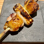 とり茶太郎 - 比内地鶏のモモ肉はねぎま仕様　この葱が脂吸っていて激ウマなんです