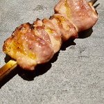 とり茶太郎 - 比内地鶏のあかです　内腿の弾力のある肉です