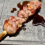 とり茶太郎 - ほろほろ鳥のあか　雄のあかで肉の弾力がすごい　