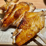 とり茶太郎 - ほろほろ鳥の手羽　手羽元＆中＆先全部串に刺さってます