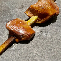 とり茶太郎 - 白レバーを燻製すると脂が濃厚になってフォアグラステーキのような味になります