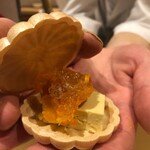 銀座 しのはら - あんぽ柿と山崎ウイスキージュレ入りフォアグラ最中