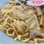 中華料理 喜楽 - ワンタンメン 接写。