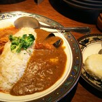 Numa - カジョスとカレーの2種盛り 1400円