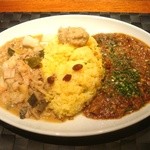 レオーネ - キーマと小海老とモルジブフィッシュカレーのあいがけ