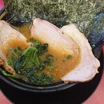 豚骨醤油ラーメン 王道家 - チャーシュー麺海苔増し