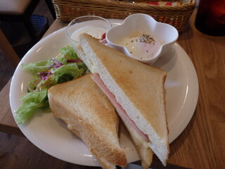 フィンスタイル - ハムとチーズのホットサンド