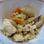 Satoru - 【H24.8.29】お通し 鶏肉とお豆腐の和えもの。胡麻油がイイ感じです。