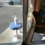 峰来軒 - 入店前にまずは消毒！店内にもあり。