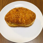 石窯パン工房 LULU - カレーパン   ￥180＋税なり