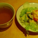 サイゼリヤ - ランチのスープとサラダ
