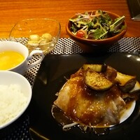 新橋 鉄板焼 ぷらちな FISH&MEAT - 山形県産米の娘豚ロース生姜焼き 1000円(税込)