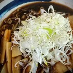 手打ちラーメン 森清 - ネギ！マー油による焦げなのか黒くなってます！もっと黒くて良いかな？