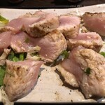 炭火焼専門食処 白銀屋 - 大山鶏の香味刺身ステーキ