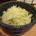 トンカツ X - 料理写真:キャベツは まあまあ美味しい。お代わり自由もありがたい。