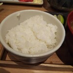 トンカツ X - 料理写真:ご飯。量少ないが美味しい。カツが全く飯のすすまない品だったので、飯がまともだったのは助かった。これなら飯だけで食えます。
