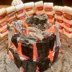 柳家 - 首の長い鴨と葱！これで4人分
      本来1人1本ですが贅沢にも2本にしてもらいましたよ♪