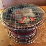 元氣七輪焼肉 牛繁 - 中心部分とその周辺は熱いよ。なぜなんやろ？