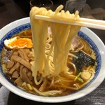 中華そば べんてん - もっちり最高に旨い麺じゃけど、次回からは並の半分にしてもらお。
