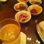 ザ バー - ソーダ割の何かと付き出しのミックスナッツ等