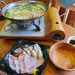 カフェ ユエ - 【期間限定】気仙沼産「もまれ牡蠣」とメカジキのしゃぶしゃぶ