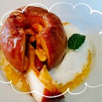 カフェ ユエ - まるごと焼きリンゴ～バニラアイス添え～