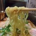 拉麺 阿吽 - 極濃澄ましの麺