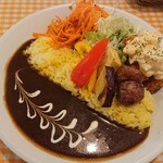 Supun - 日替わり
                        カキフライとくみん風味のキャロットラペ、こくべじの焼き野菜カレー
                        ボリュームがあって美味しい！