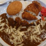 カレー専門店 横浜 - フィッシュフライ·クリコロ·チーズトッピング♪