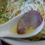 らーめん あだむす - チャーシューは小さめですね。