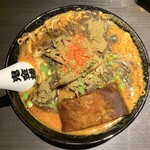 カラシビ味噌らー麺 鬼金棒 - 肉増しシビカラ味噌ラーメン　カラ増しシビ鬼増し　ぱねぇ。ぴえん。