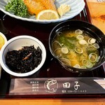 磯料理の田子 - ひじきの煮物、味噌汁