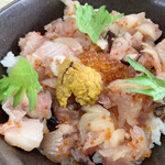 Muten Kurazushi - 海鮮丼と言うよりは「ばらちらし」に近いですが、それでも内容的には悪くないです♪