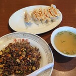 Yukawa Shokudou - 黒米炒飯(黒米入玄米炒飯)と焼餃子