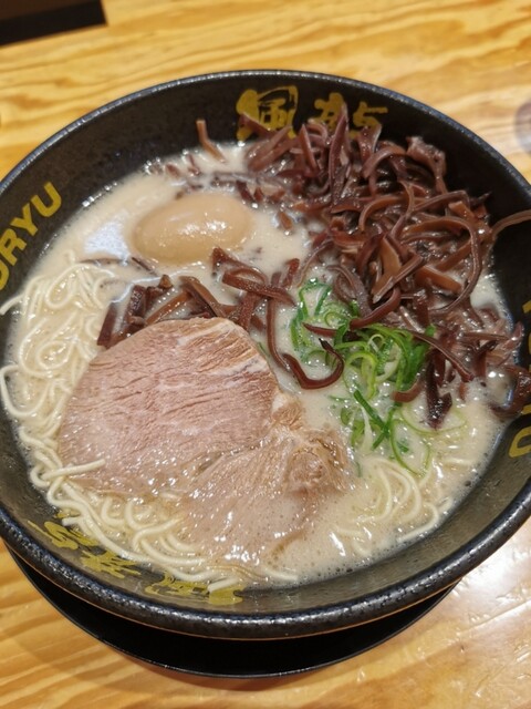 替え玉2回までok 風龍の博多ラーメンを頂く By とんかつ部長 とんこつラーメン 博多風龍 川崎銀柳街店 川崎 ラーメン 食べログ 替え玉2回までok 風龍の博多ラーメンを頂く By とんかつ部長 とんこつラーメン 博多風龍 川崎銀柳街店 川崎 ラーメン 食べログ