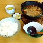 三楽 - 豚汁鍋定食·680円。