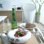 ビストロカラト - オマール海老のビスク 2600yen カレーライス（ライス付） 800yen ボトルグリーン 800yen