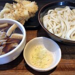 Kakiya Udon - 食券機／肉うどん（肉汁うどんのこと））