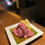 個室型焼肉　鞍牟 - 厚切りタン。1番人気の商品です。