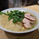 塩らー麺 本丸亭 - 大盛り塩玉入り