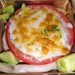 割烹かまた - 右下、エリンギ、アボカド、トマトの器の中にカニグラタン（カニの身がギッシリ入っています）