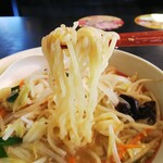 幸楽苑 - 「塩野菜たんめん」麺アップ