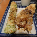 讃岐うどんの心　つるさく - ゲソ天・ちくわ磯辺揚げ