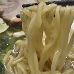 金八家 - 酒井製麺の家系の麺を使用、最近は硬めが好みです。